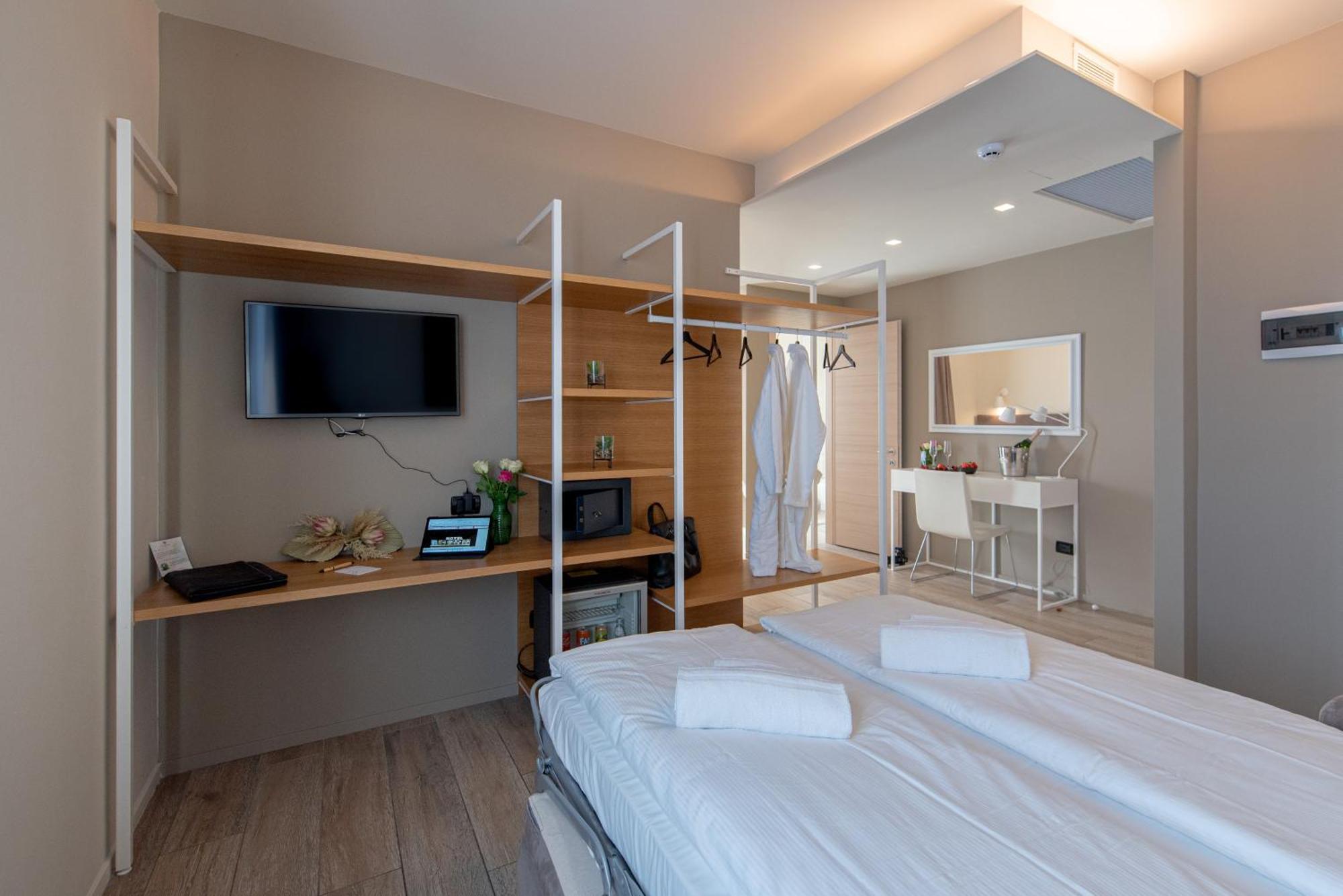 Ile Hotel Peschiera del Garda Exterior photo