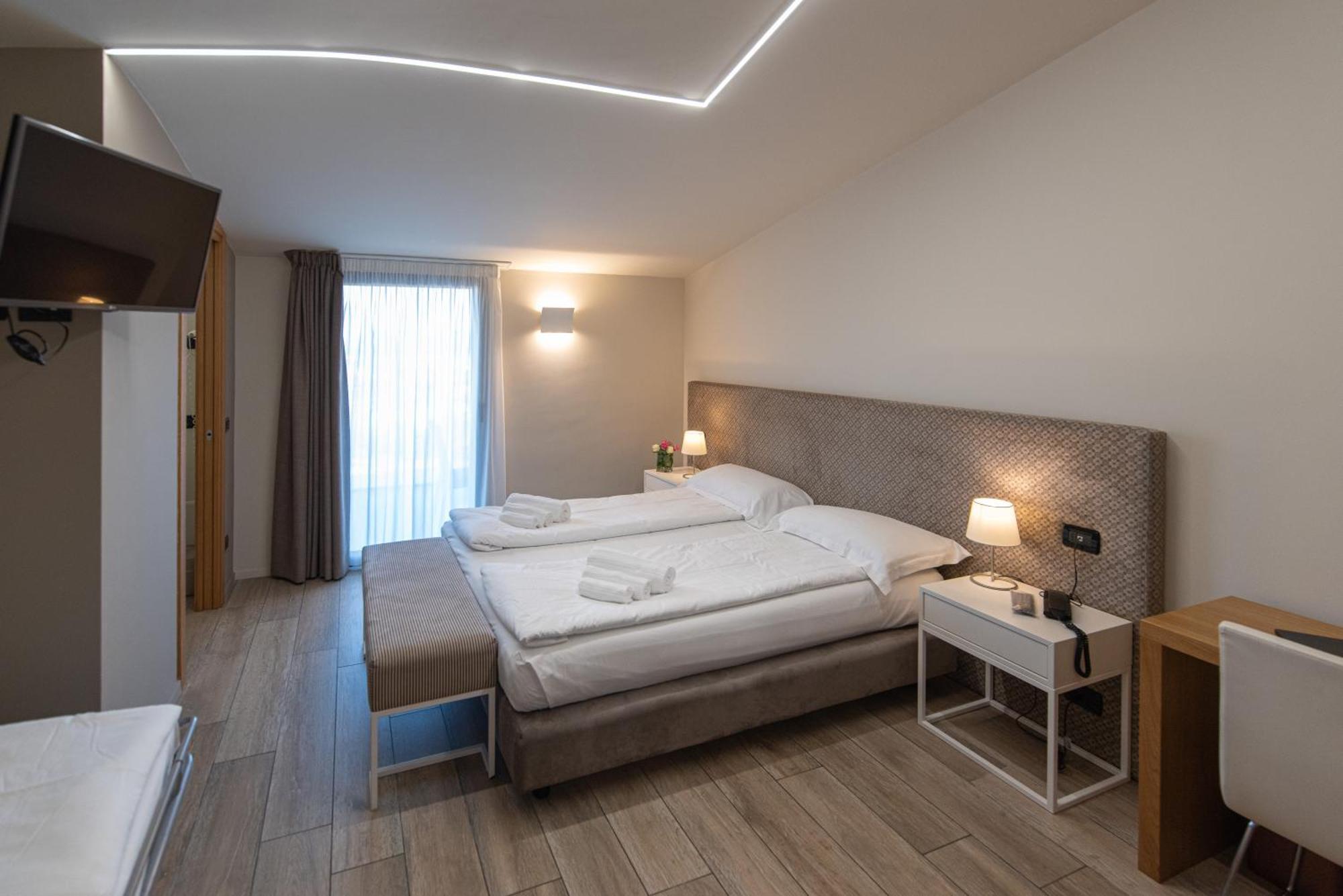 Ile Hotel Peschiera del Garda Exterior photo